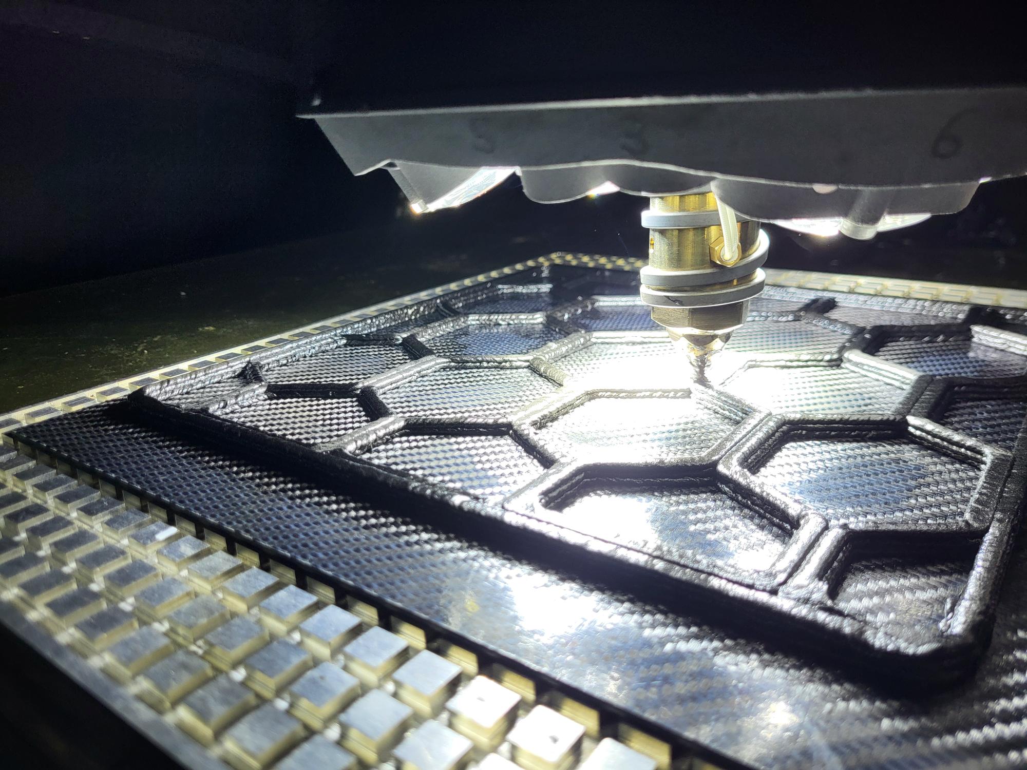 Extrusion AM process at the layer interface