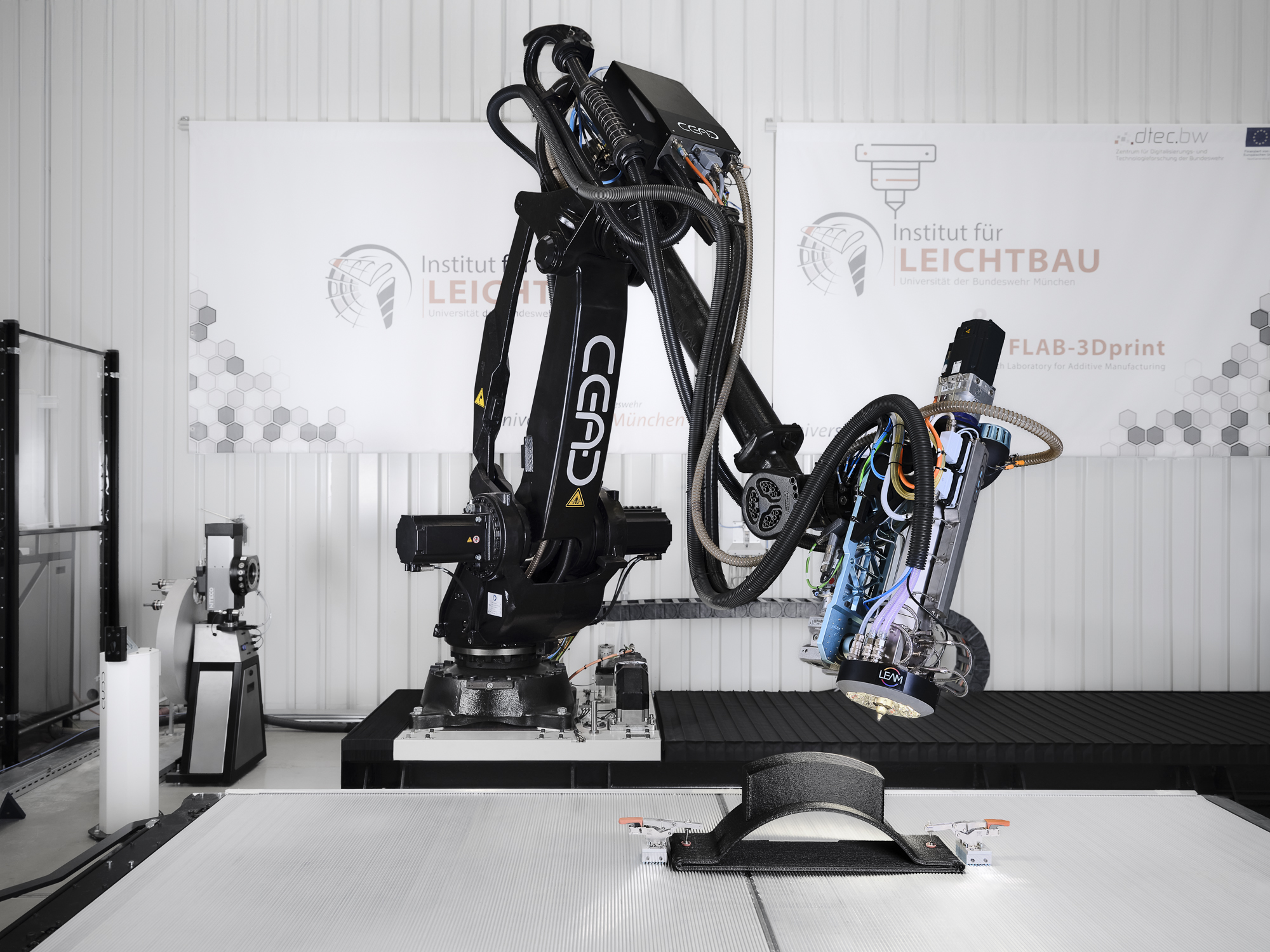 DEMEX installed on a robotic extrusion AM platform